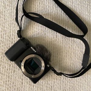 Sony Alpha ZV-E10 Mirrorless Vlog Camera- BODY ONLY- Black